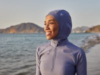 ONZE EERSTE VOLLEDIGE ZWEMKLEDINGCOLLECTIE DIE MEER VROUWEN IN STAAT KUNNEN GENIETEN VAN HET WATER