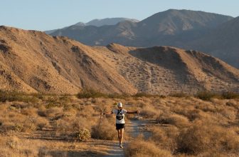 TIMOTHY OLSON PROBEERT DE SNELSTE BEKENDE TIJD OVER DE PACIFIC CREST TRAIL